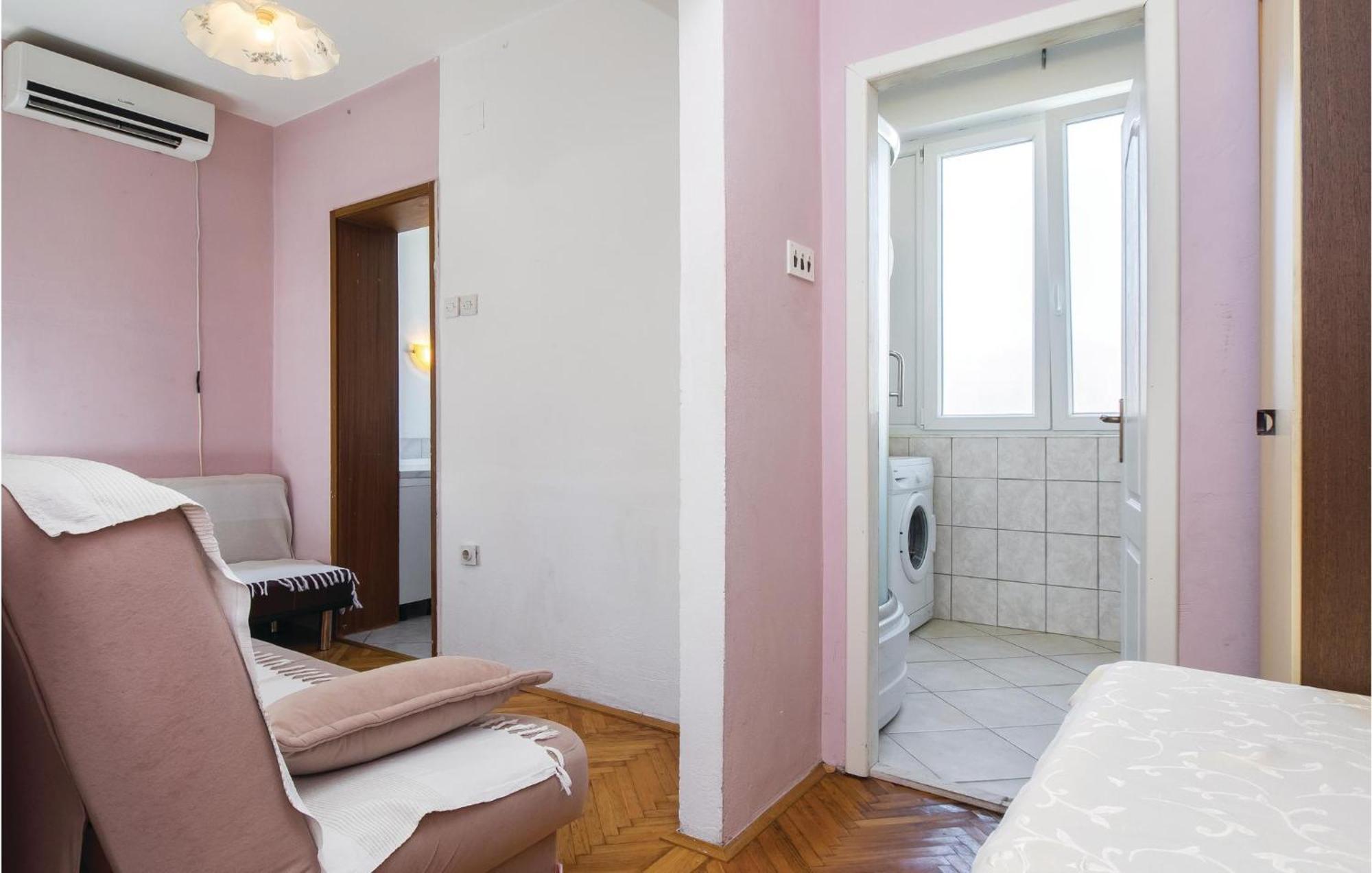 Amazing Apartment In Split With Kitchen Zewnętrze zdjęcie