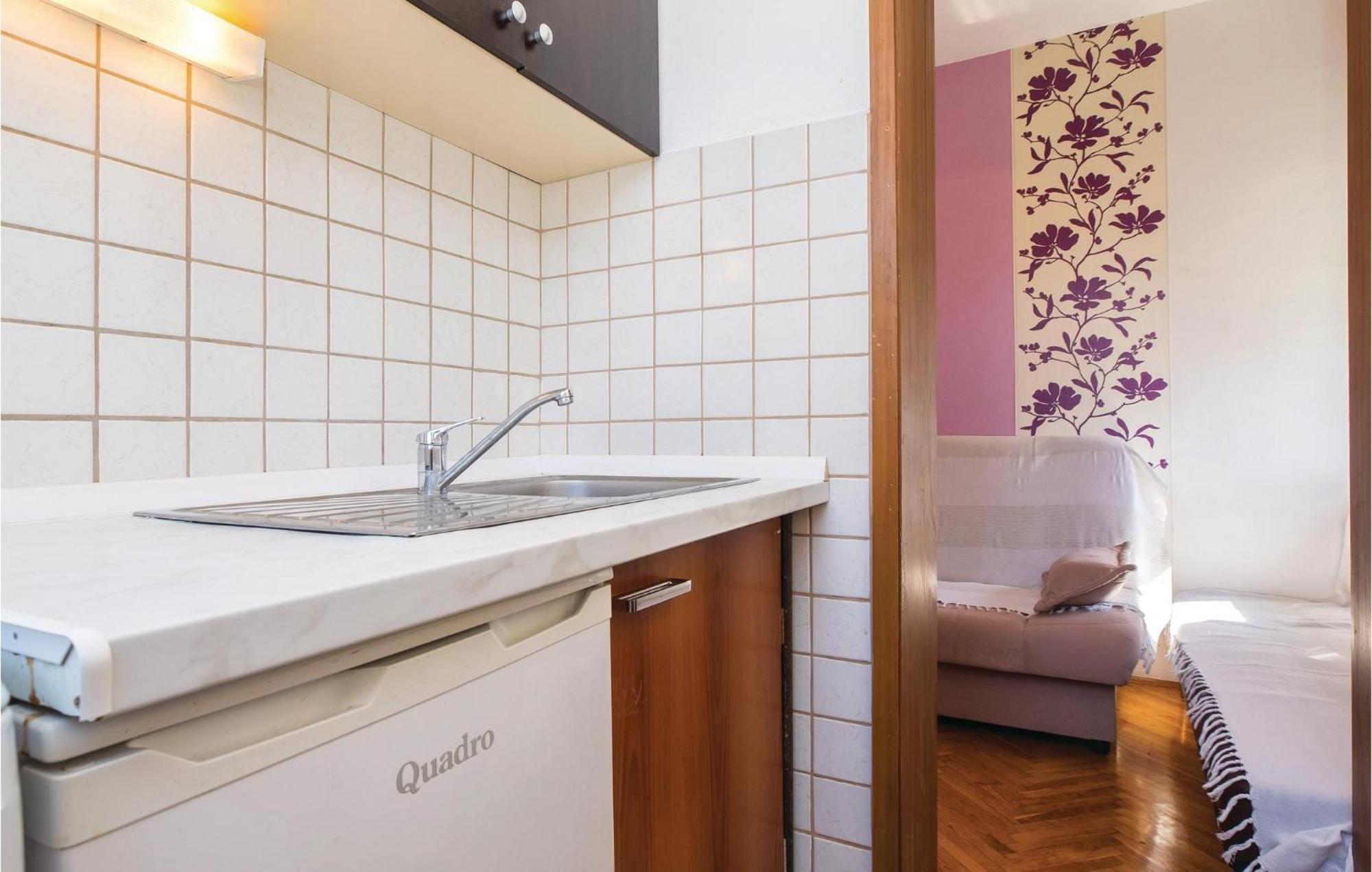 Amazing Apartment In Split With Kitchen Zewnętrze zdjęcie