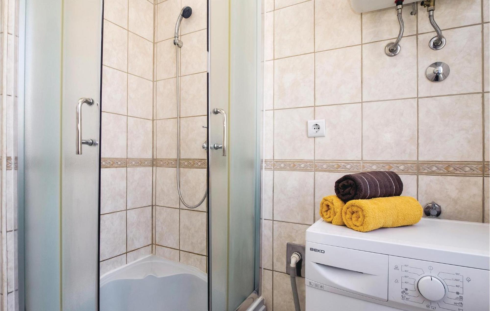 Amazing Apartment In Split With Kitchen Zewnętrze zdjęcie
