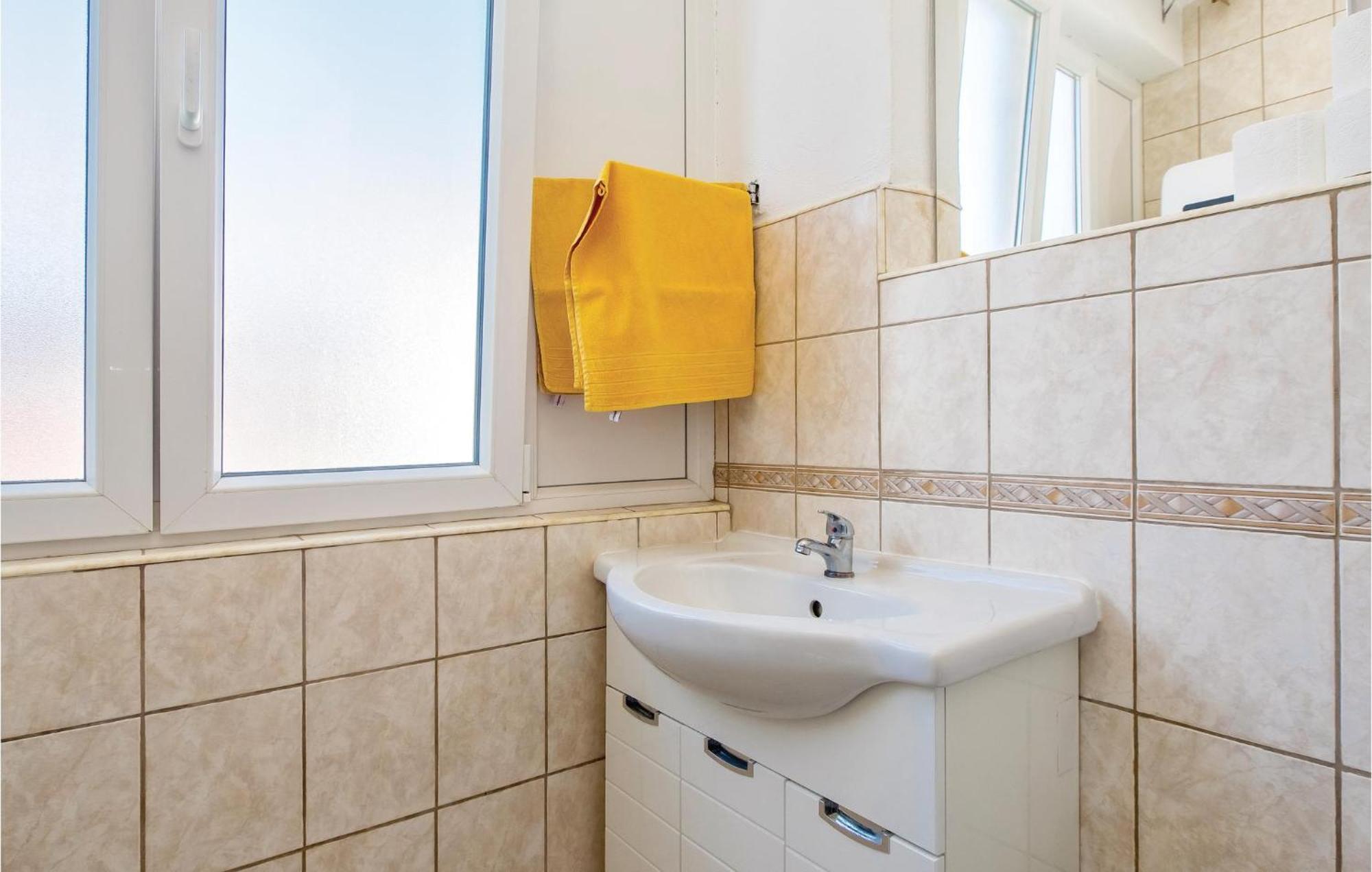Amazing Apartment In Split With Kitchen Zewnętrze zdjęcie