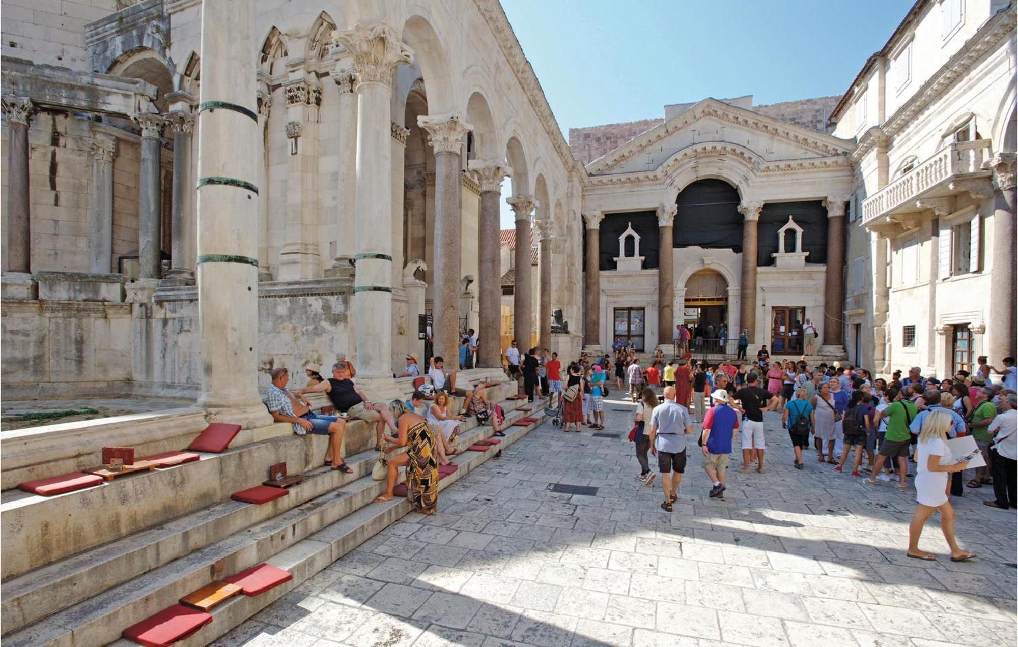 Amazing Apartment In Split With Kitchen Zewnętrze zdjęcie